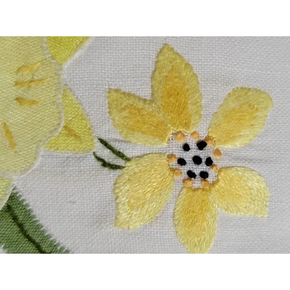 White Linen Tea Fingertip Towel Embroidered Yellow Floral Applique 12x20in Vtg